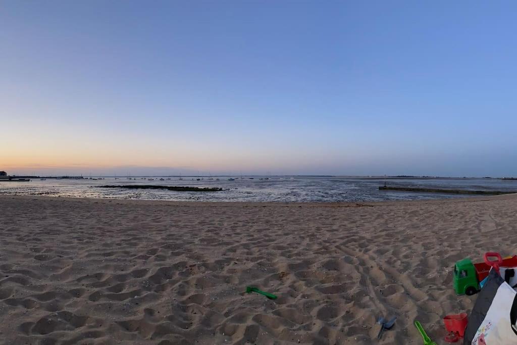 Charentaise avec Piscine 20min de la plage - Tonnay-Charente Extérieur photo